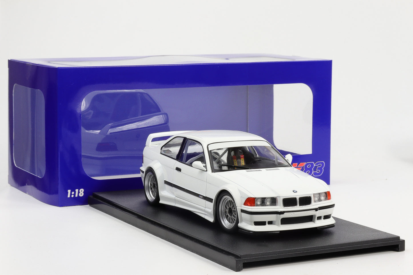 1:18 WERK83 BMW M3 E36 GTR Plain Body Street Version weiß diecast