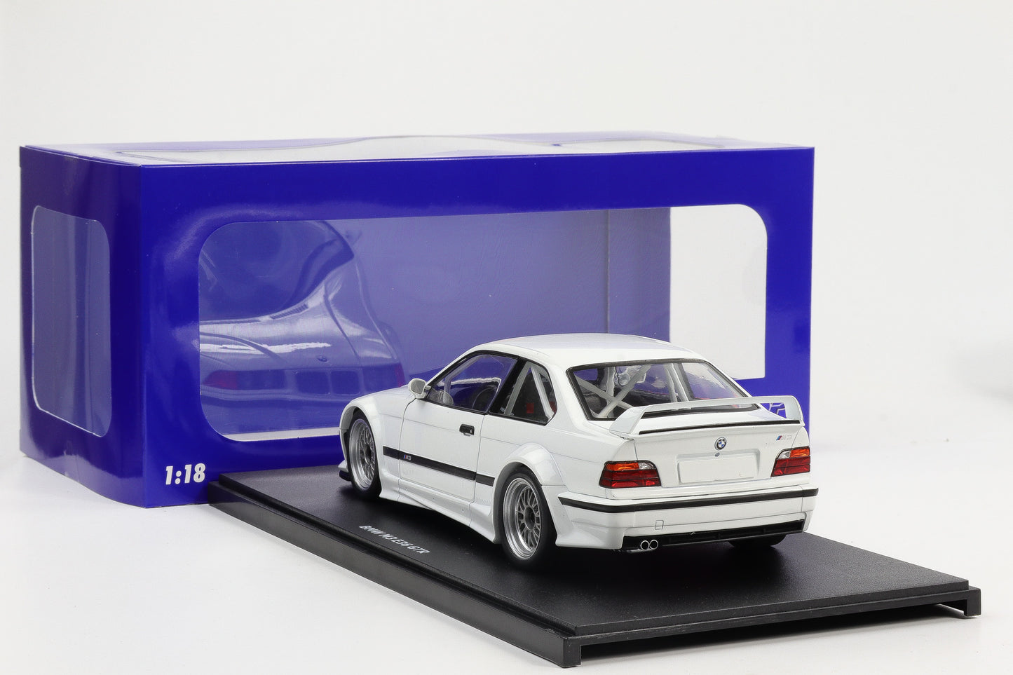 1:18 WERK83 BMW M3 E36 GTR Plain Body Street Version weiß diecast