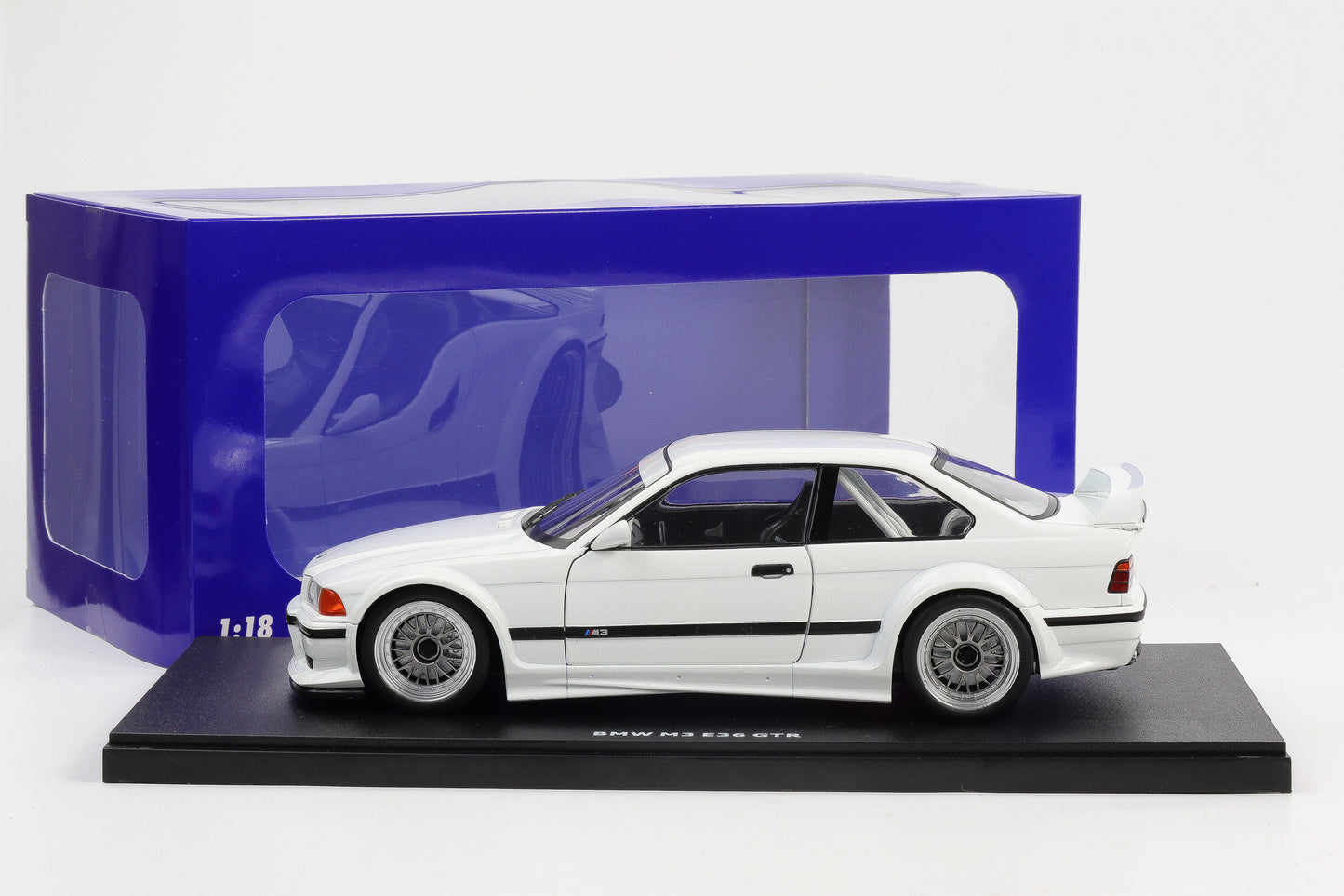 1:18 WERK83 BMW M3 E36 GTR Plain Body Street Version weiß diecast