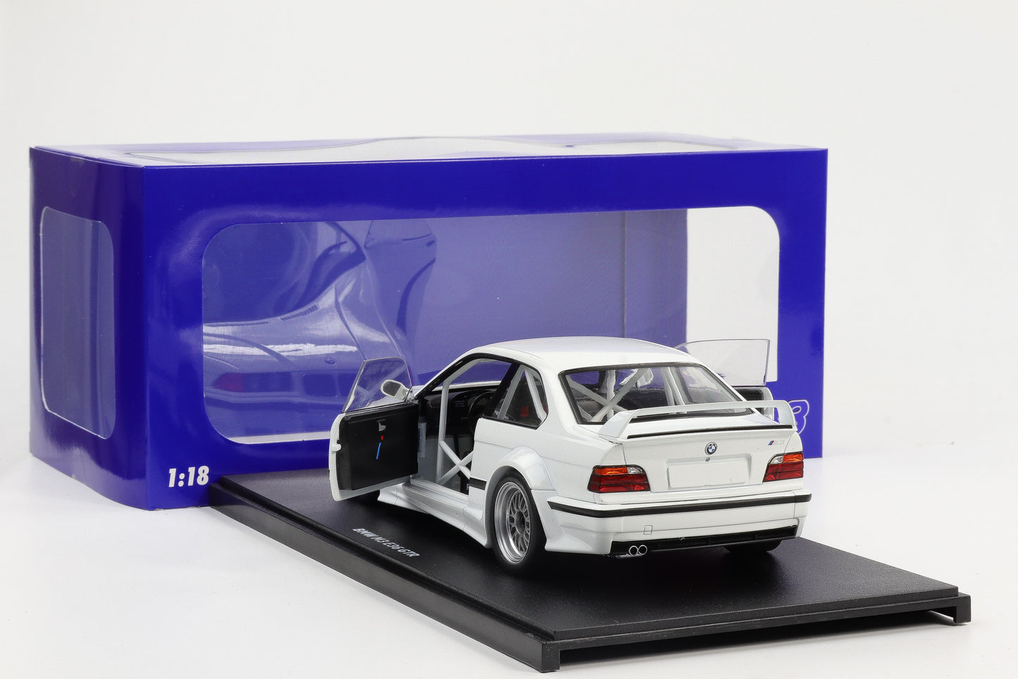 1:18 WERK83 BMW M3 E36 GTR Plain Body Street Version weiß diecast