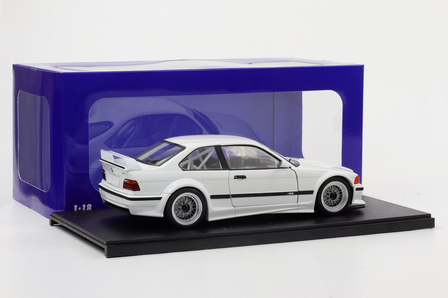 1:18 WERK83 BMW M3 E36 GTR Plain Body Street Version weiß diecast