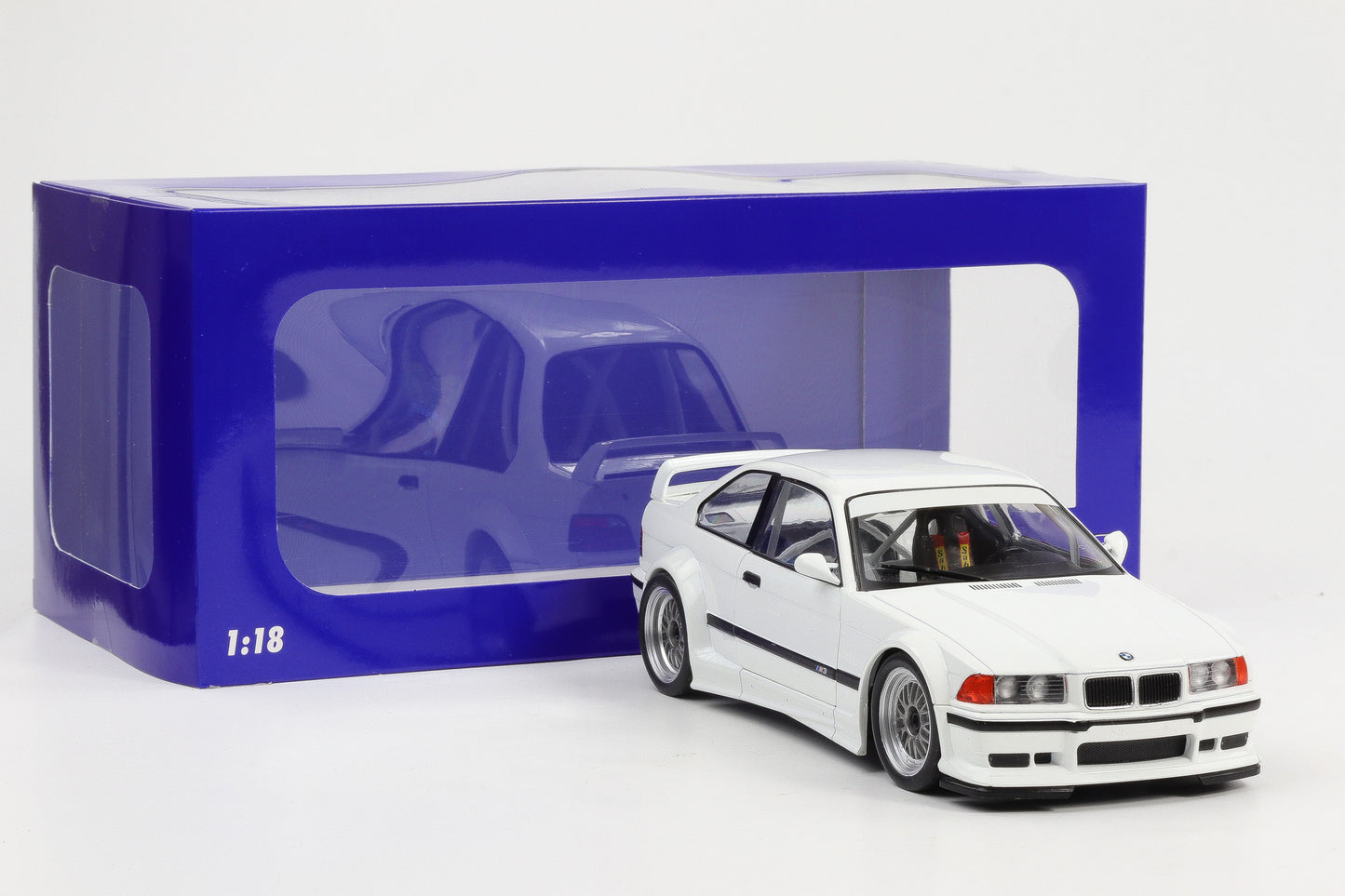 1:18 WERK83 BMW M3 E36 GTR Plain Body Version weiß diecast