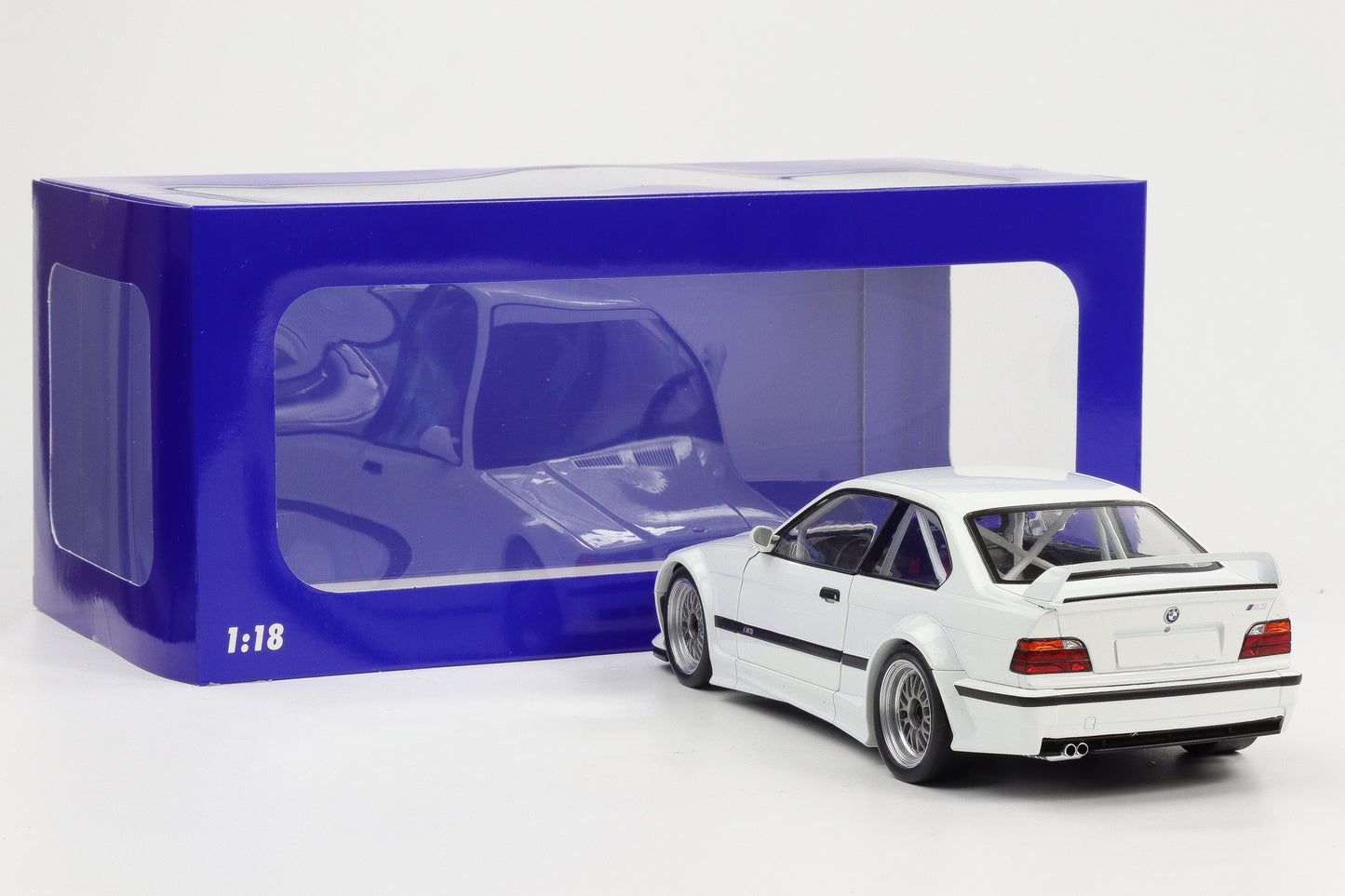 1:18 WERK83 BMW M3 E36 GTR Plain Body Version weiß diecast