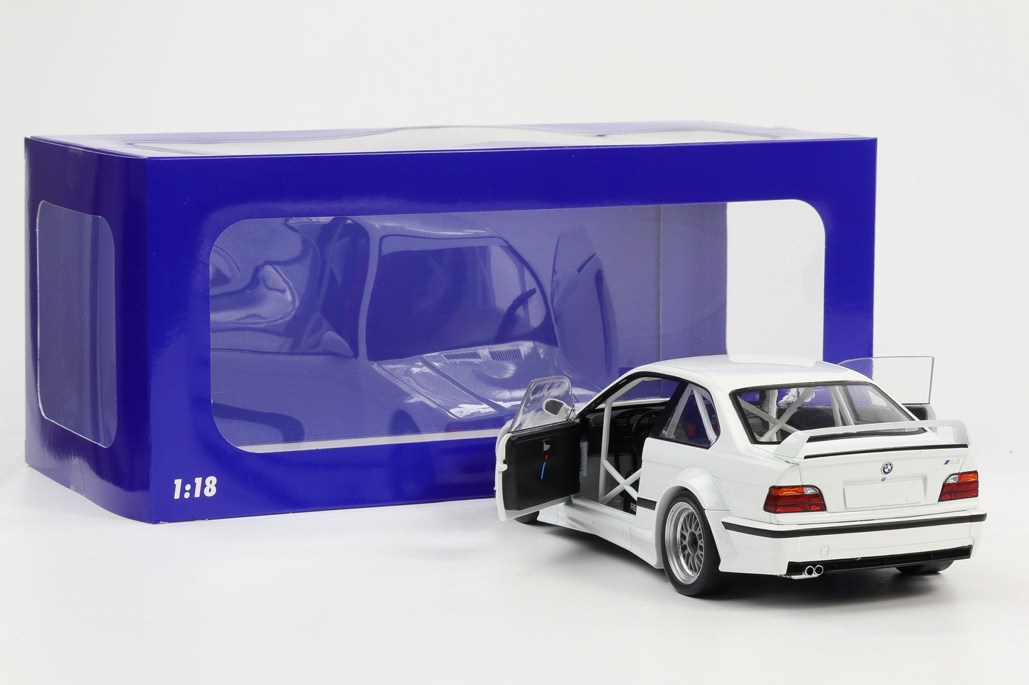 1:18 WERK83 BMW M3 E36 GTR Plain Body Version weiß diecast