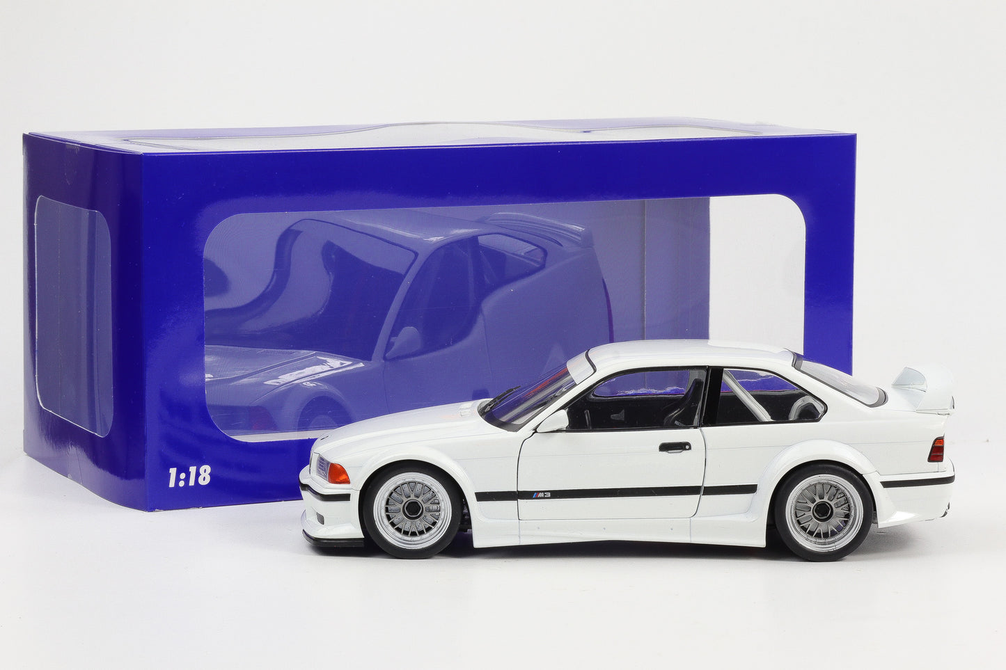 1:18 WERK83 BMW M3 E36 GTR Plain Body Version weiß diecast