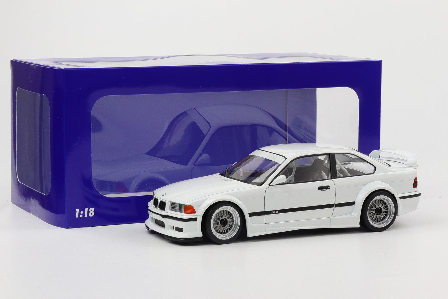 1:18 WERK83 BMW M3 E36 GTR Plain Body Version weiß diecast