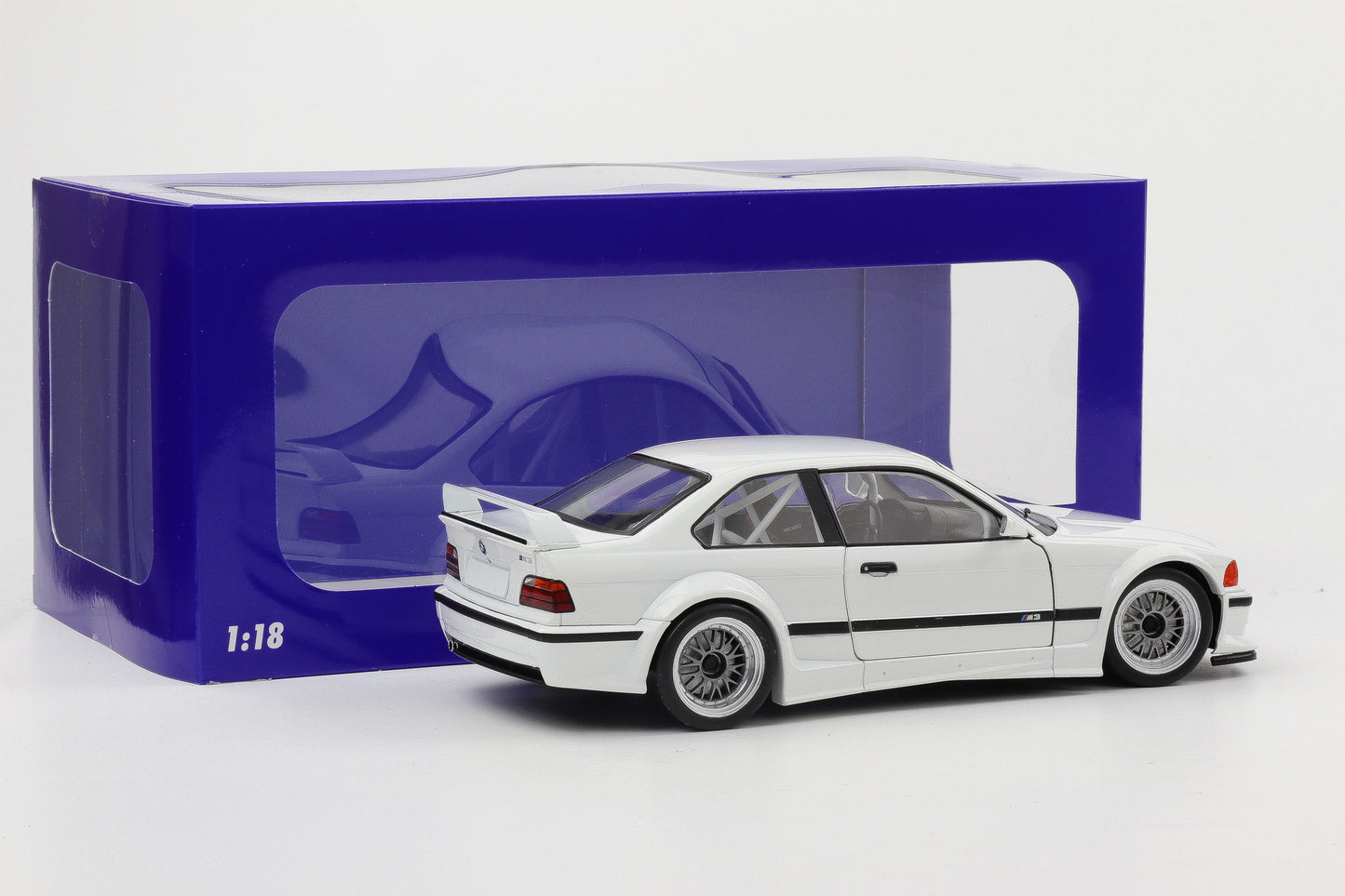 1:18 WERK83 BMW M3 E36 GTR Plain Body Version weiß diecast