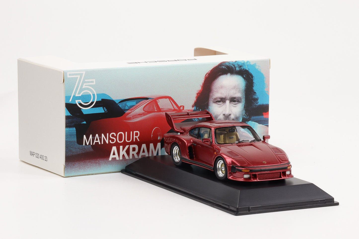1:43 Spark Porsche 911 Turbo TAG 935 rot metallic Akram Ojjeh Museum MAP