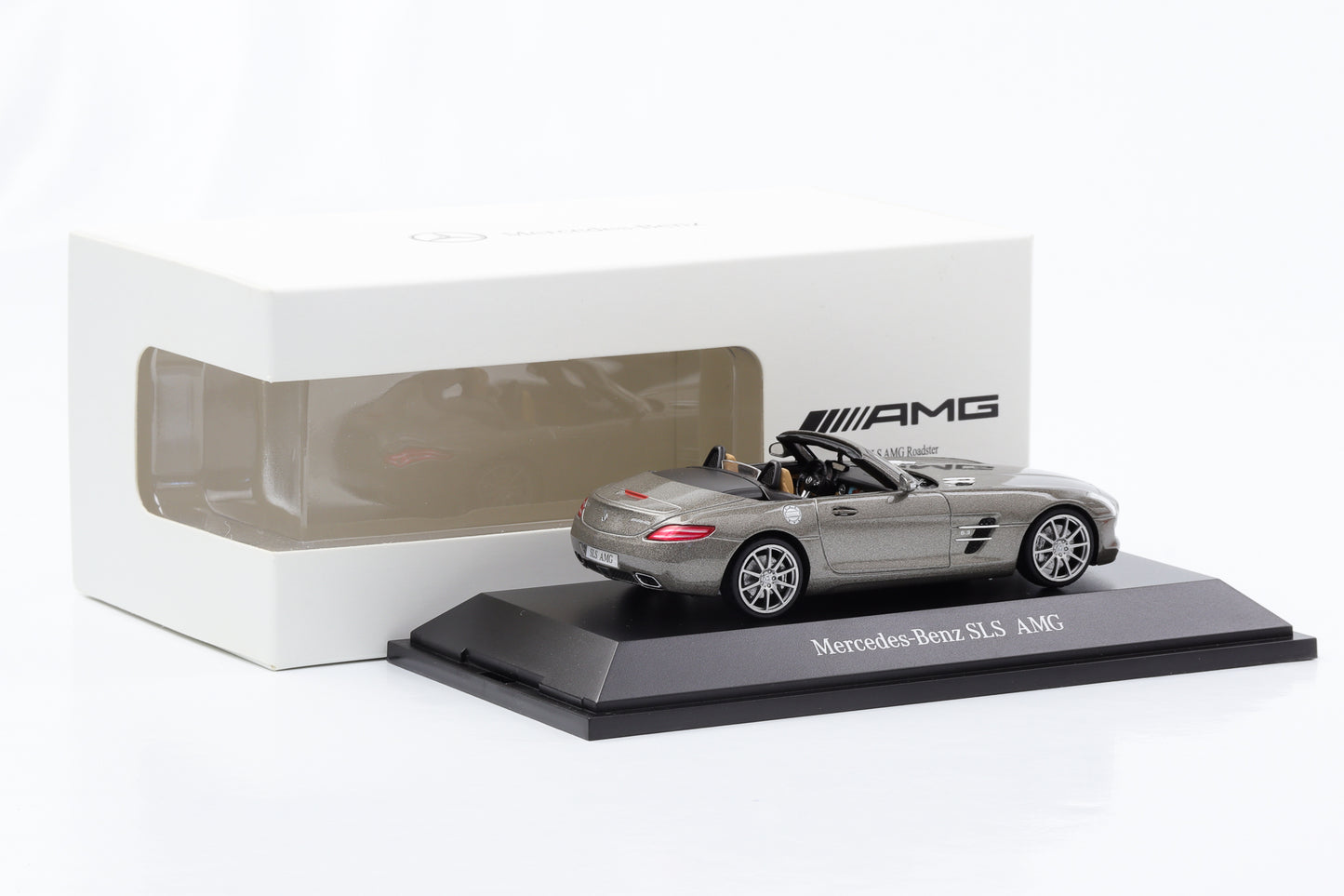 1:43 Mercedes-Benz SLS AMG Roadster AMG Monza grau magno Schuco B66960036
