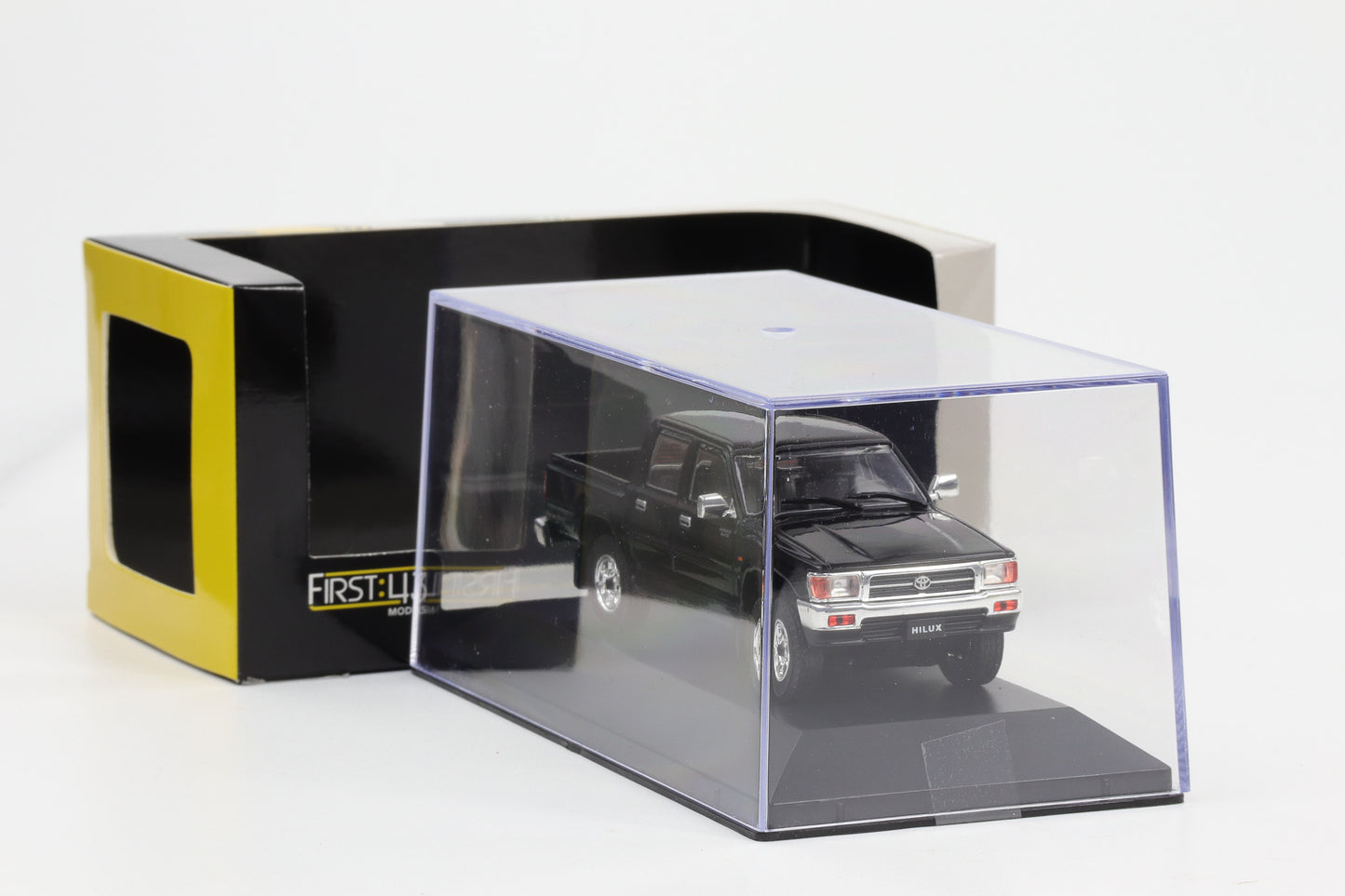 1:43 First Toyota Hilux SR5 schwarz 1997 F43-132 diecast