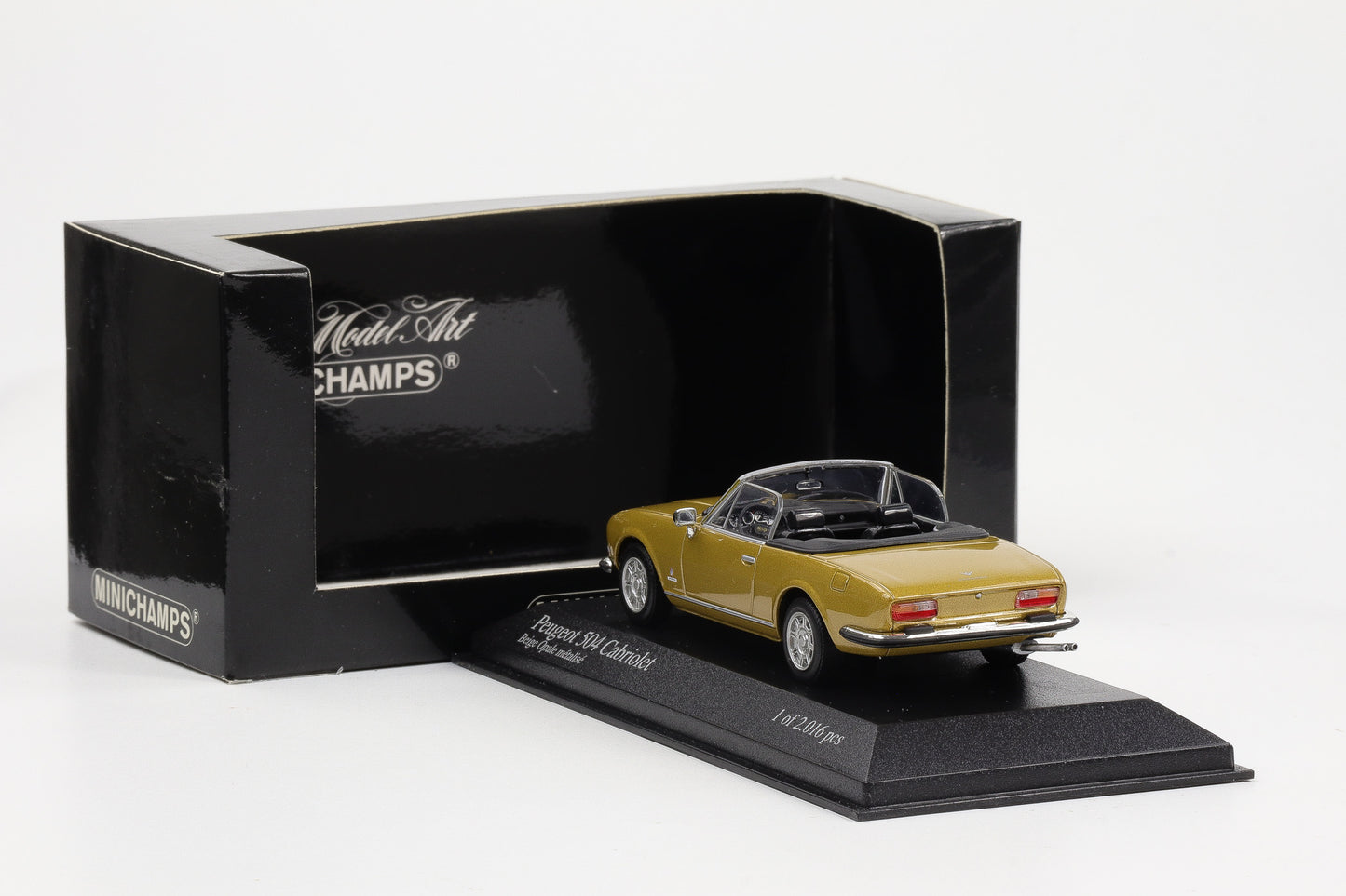 1:43 Minichamps Peugeot 504 Cabriolet 1974 Beige Opale Metalise / metallic-gold