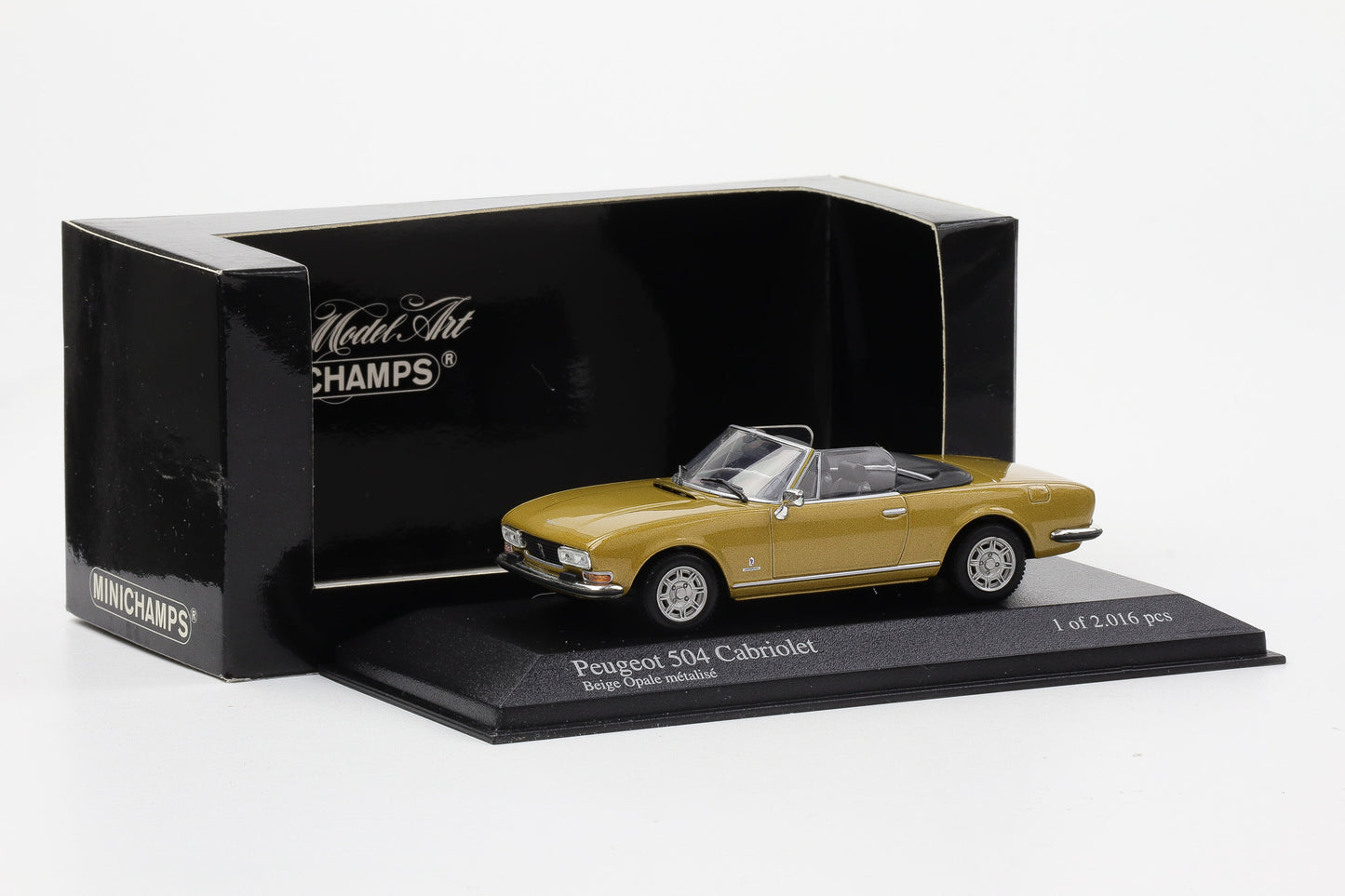 1:43 Minichamps Peugeot 504 Cabriolet 1974 Beige Opale Metalise / metallic-gold