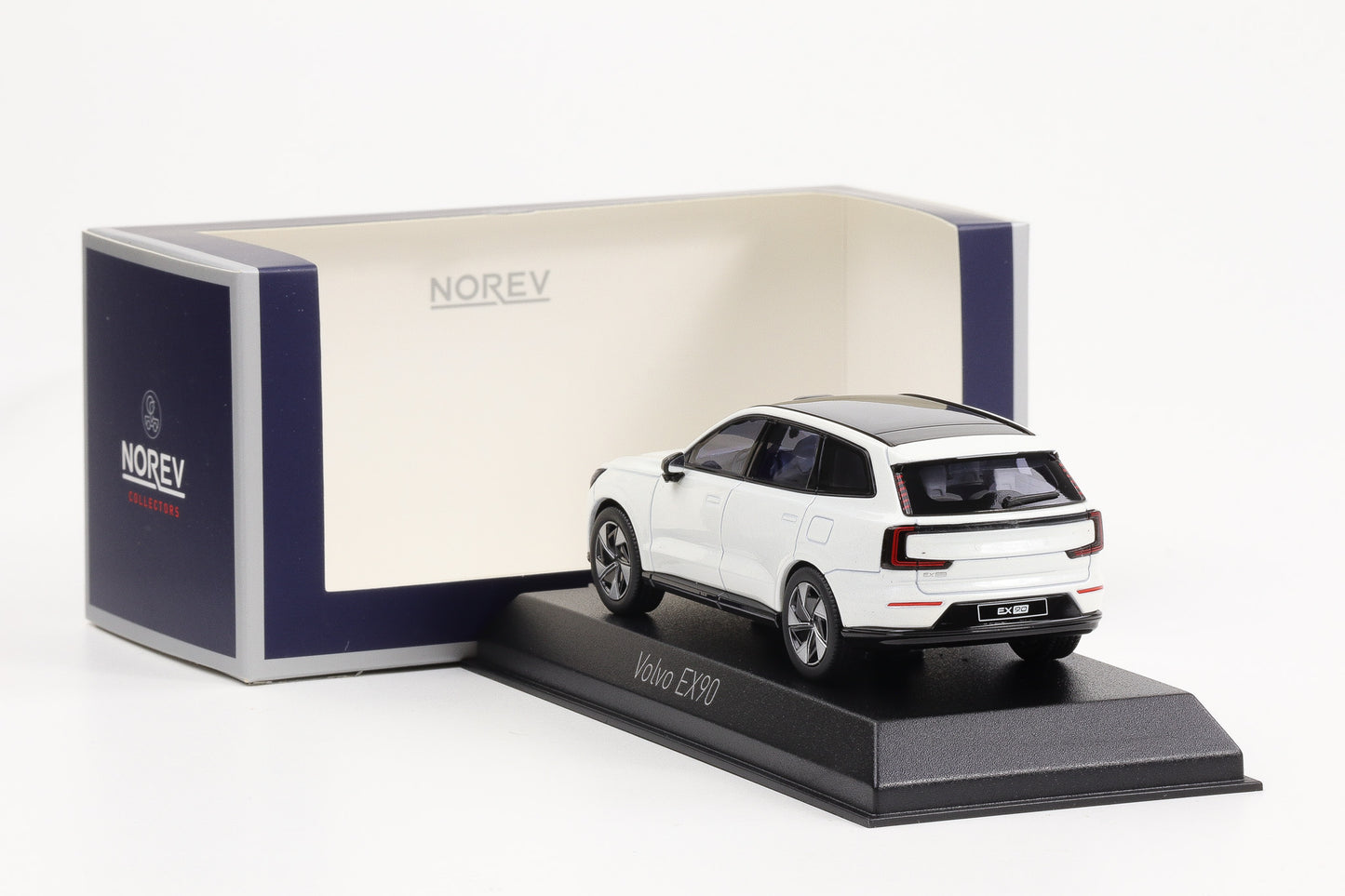1:43 Volvo EX90 2024 Cristal white pearl Norev 870080