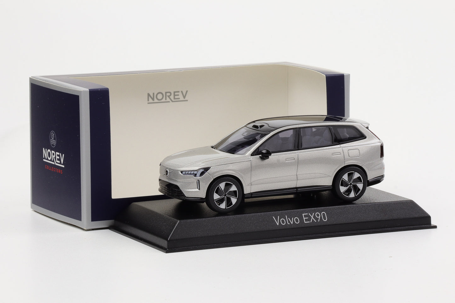 1:43 Volvo EX90 2024 Silver Dawn Metallic Norev 870081