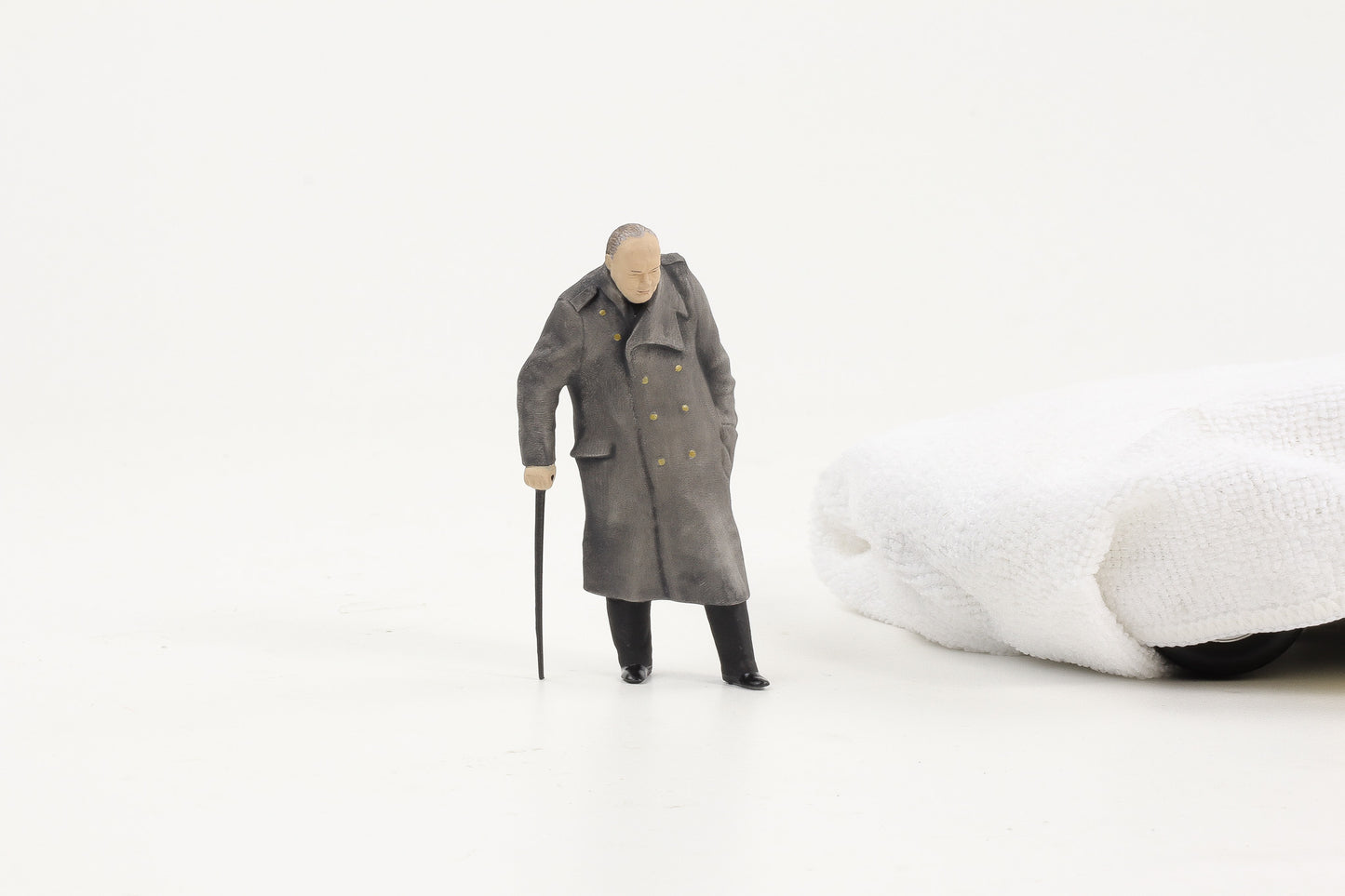 1:18 Cartrix Figur Winston Churchill alt Mantel Stock WWII GB