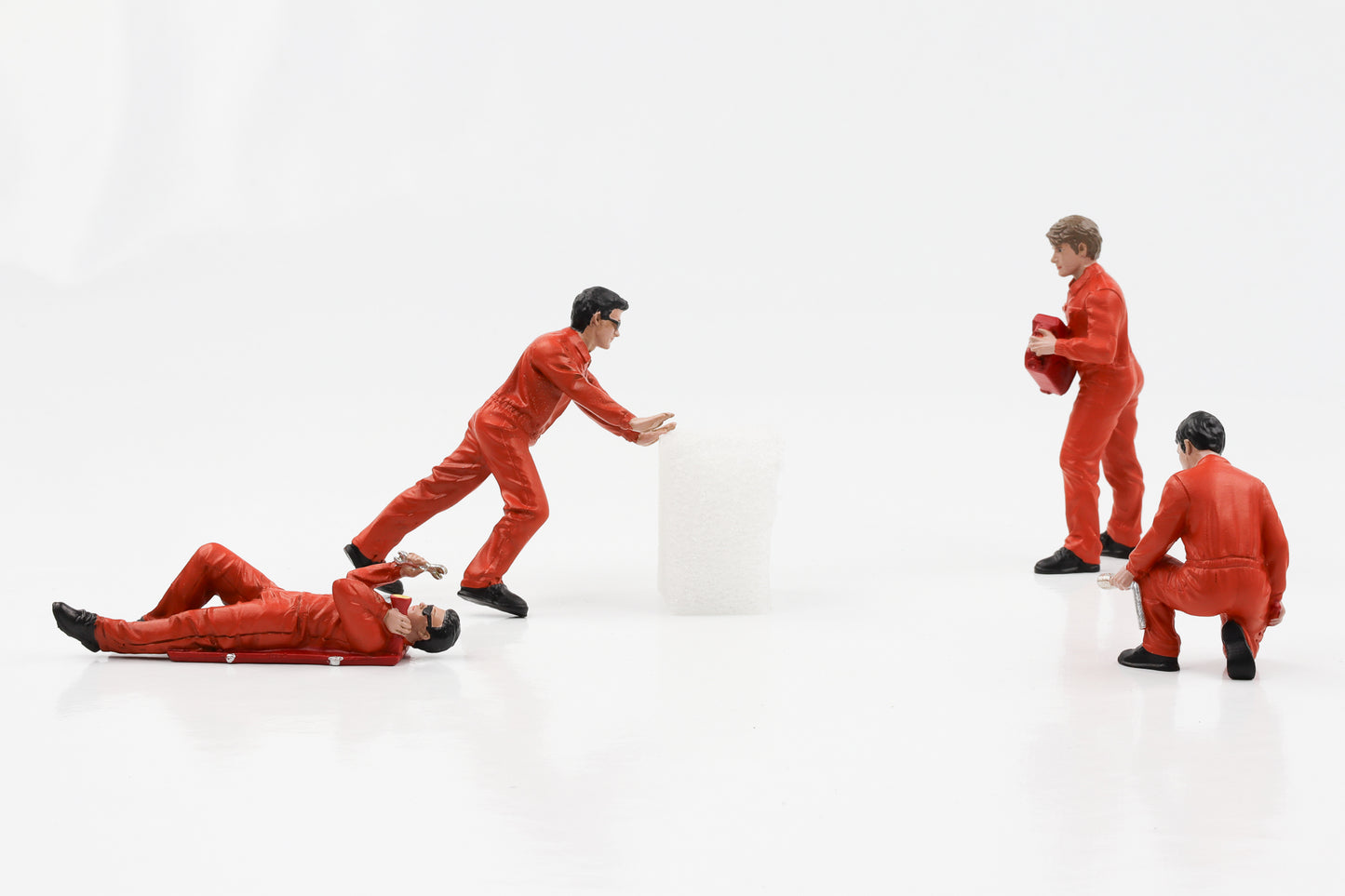 1:24 Figur 24H Le Mans Racing Mechaniker Set 4 Figuren orange American Diorama
