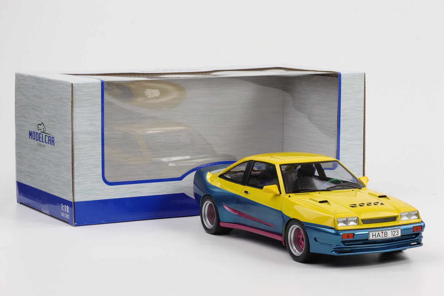 1:18 Opel Manta B Mattig Moviecar Film Manta Manta 1991 MCG diecast