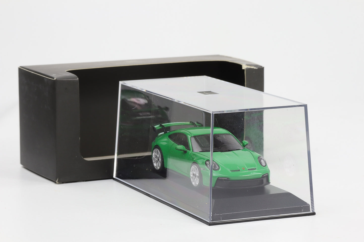 1:43 Minichamps Porsche 911 992 GT3 Coupe phytongrün WAP Dealer