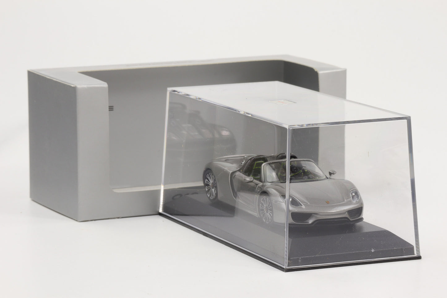 1:43 Minichamps Porsche 918 Spyder graumetallic WAP Dealer