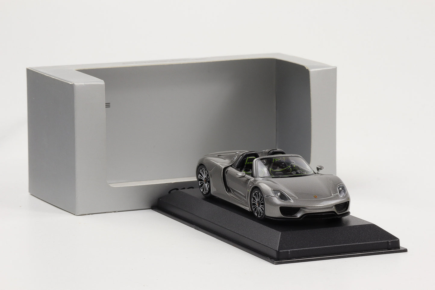 1:43 Minichamps Porsche 918 Spyder graumetallic WAP Dealer