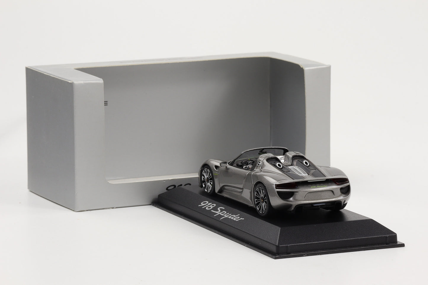 1:43 Minichamps Porsche 918 Spyder graumetallic WAP Dealer