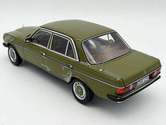1:18 Norev Mercedes-Benz 200 W123 agavengrün 1980/85 full opening Dealer Edition