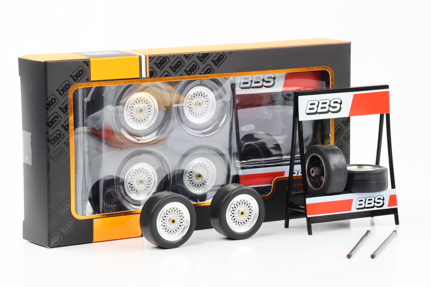 1:18 Rädersatz 4 Felgen 22 mm Set BBS II Chrom silber 32 mm mit Reifen IXO