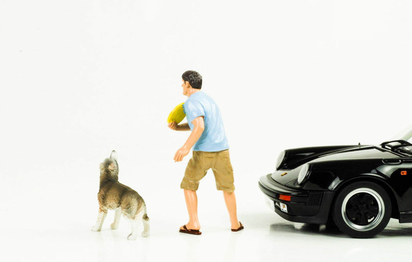 1:18 Figur Mann spielt mit Hund Diorama Figuren