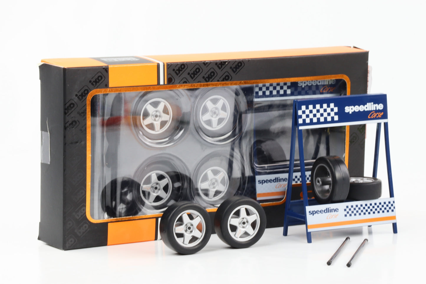 1:18 Rädersatz 4 Felgen 22 mm Set Speedline Corse 32 mm mit Reifen IXO