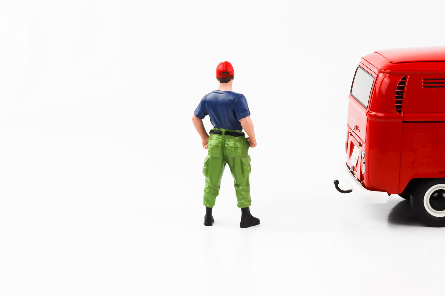 1:18 American Diorama Figur Feuerwehr Firefighters Captain off Duty Figuren