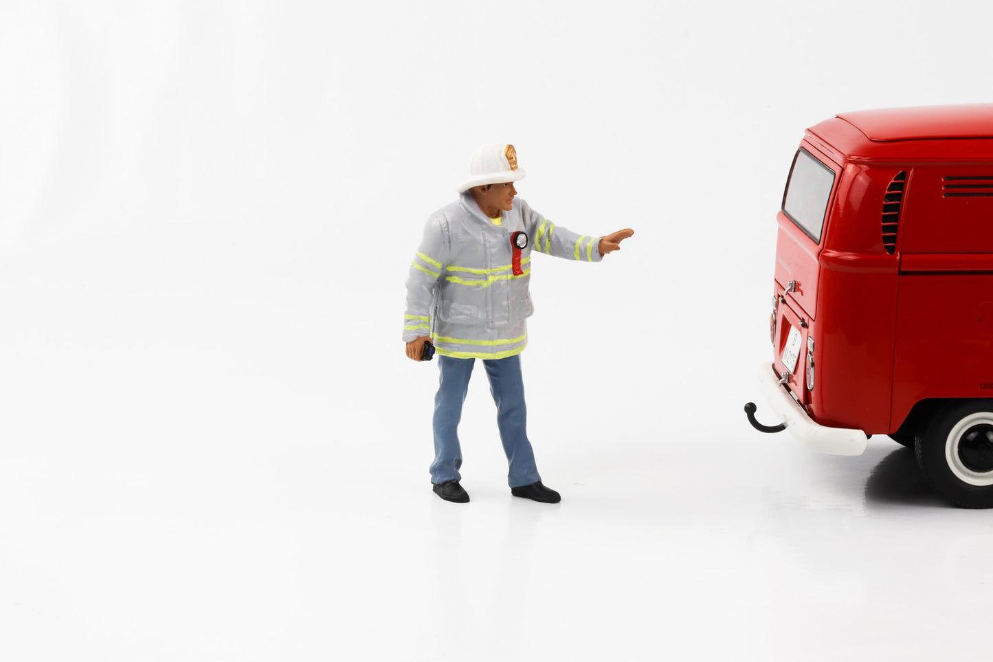 1:18 Figur Feuerwehr Firefighters Captain Chef grauer Anzug American Diorama Figuren