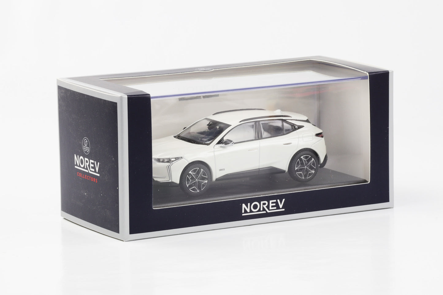 1:43 Peugeot DS 4 Cross Pearl White Norev 170045