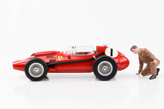 1:18 American Diorama Figur Le Mans Race Day Figur IV Mechaniker kniend