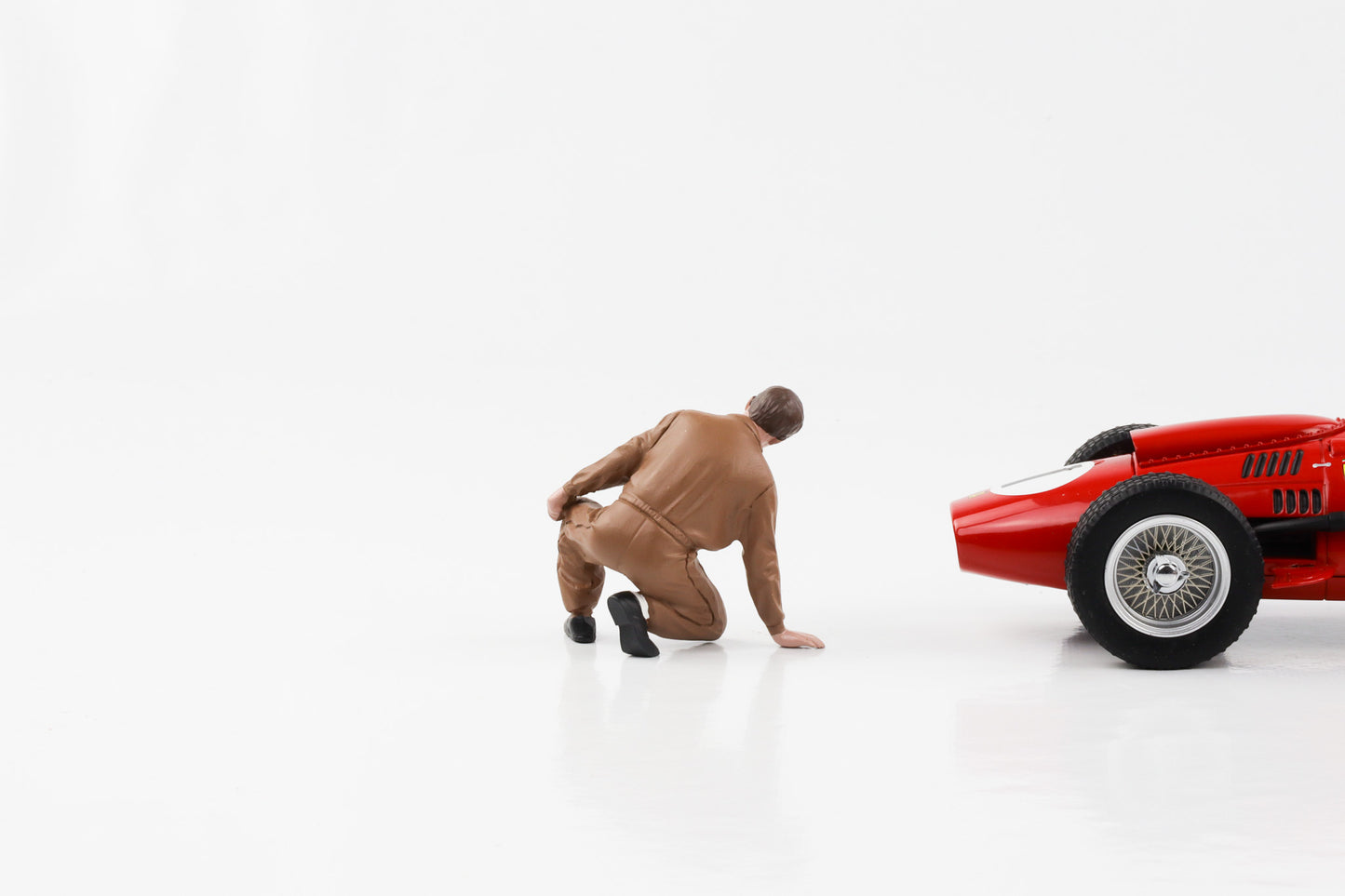 1:18 American Diorama Figur Le Mans Race Day Figur IV Mechaniker kniend