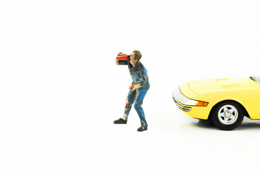 1:18 Figur Zombie Mechaniker trinkt Öl American Diorama III Figuren