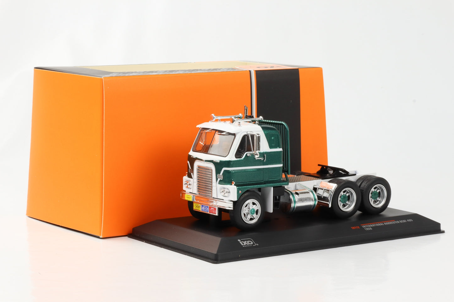 1:43 International Harvester DCOF-405 LKW Truck weiss grün 1959 IXO