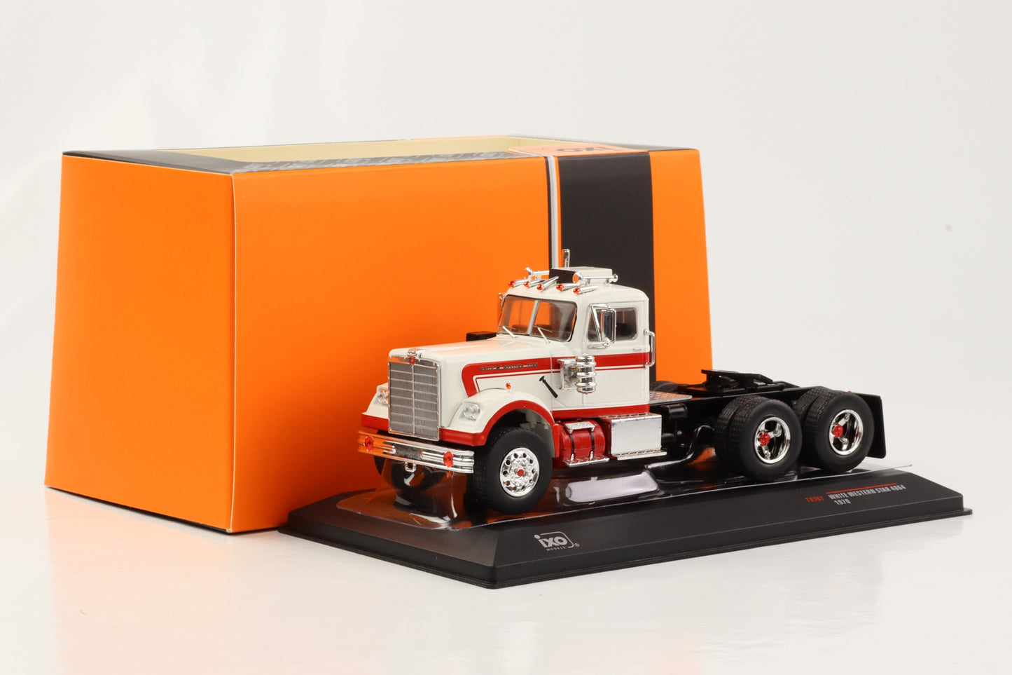 1:43 White Western Star US Truck LKW 4864 1970 IXO diecast