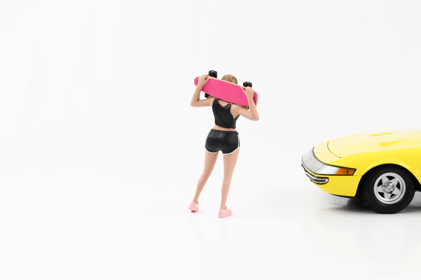 1:18 Figur Skateboarder - Frau mit Top und Shorts American Diorama I Figuren