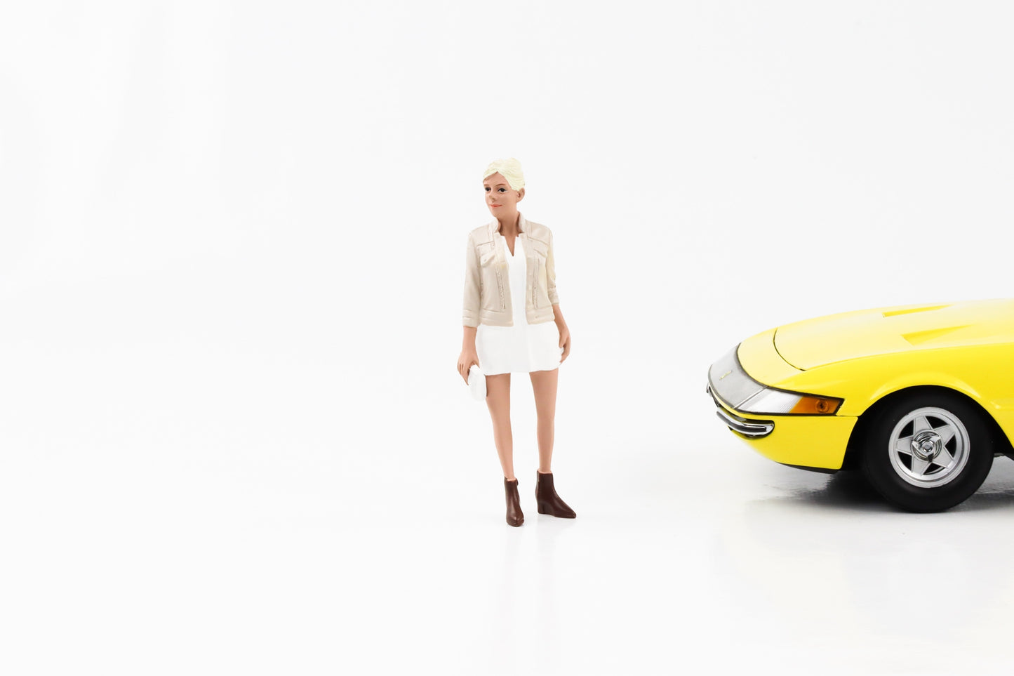 1:18 Figur Partygoers Frau blond mit Rock American Diorama IV Figuren