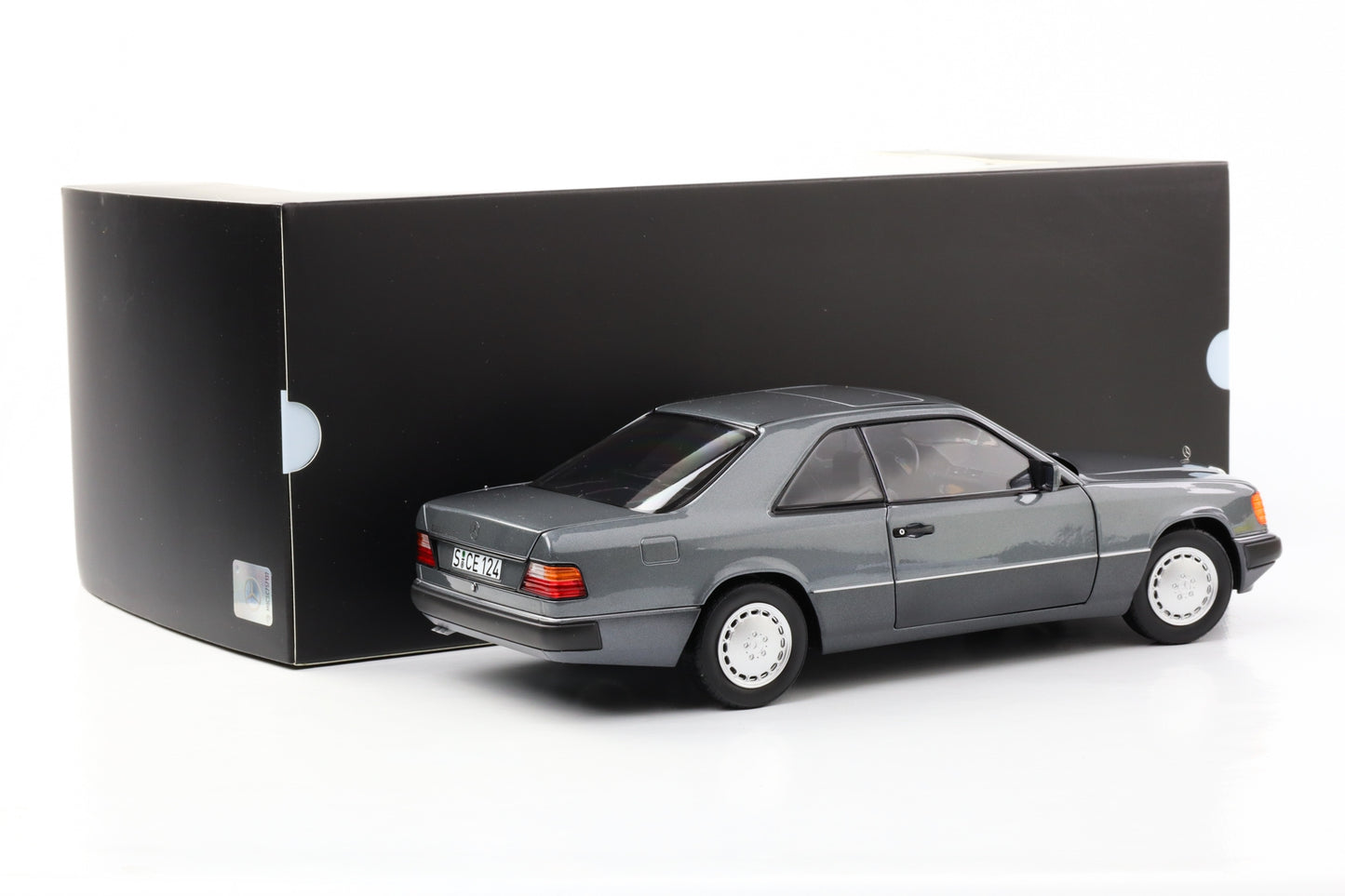 1:18 Mercedes-Benz W124 300 CE-24 Coupe 1988 1992 perlmuttgrau Norev Dealer