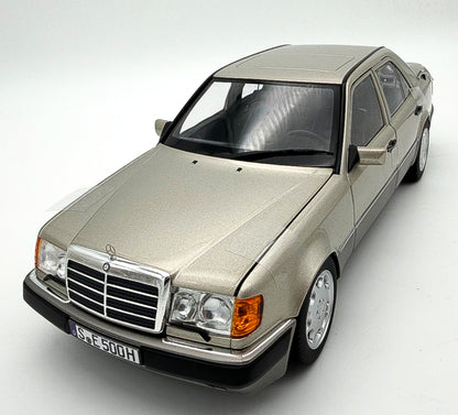1:18 Norev Mercedes-Benz 500 E W124 5.0 V8 Limousine rauchsilber DEALER Edition NEU