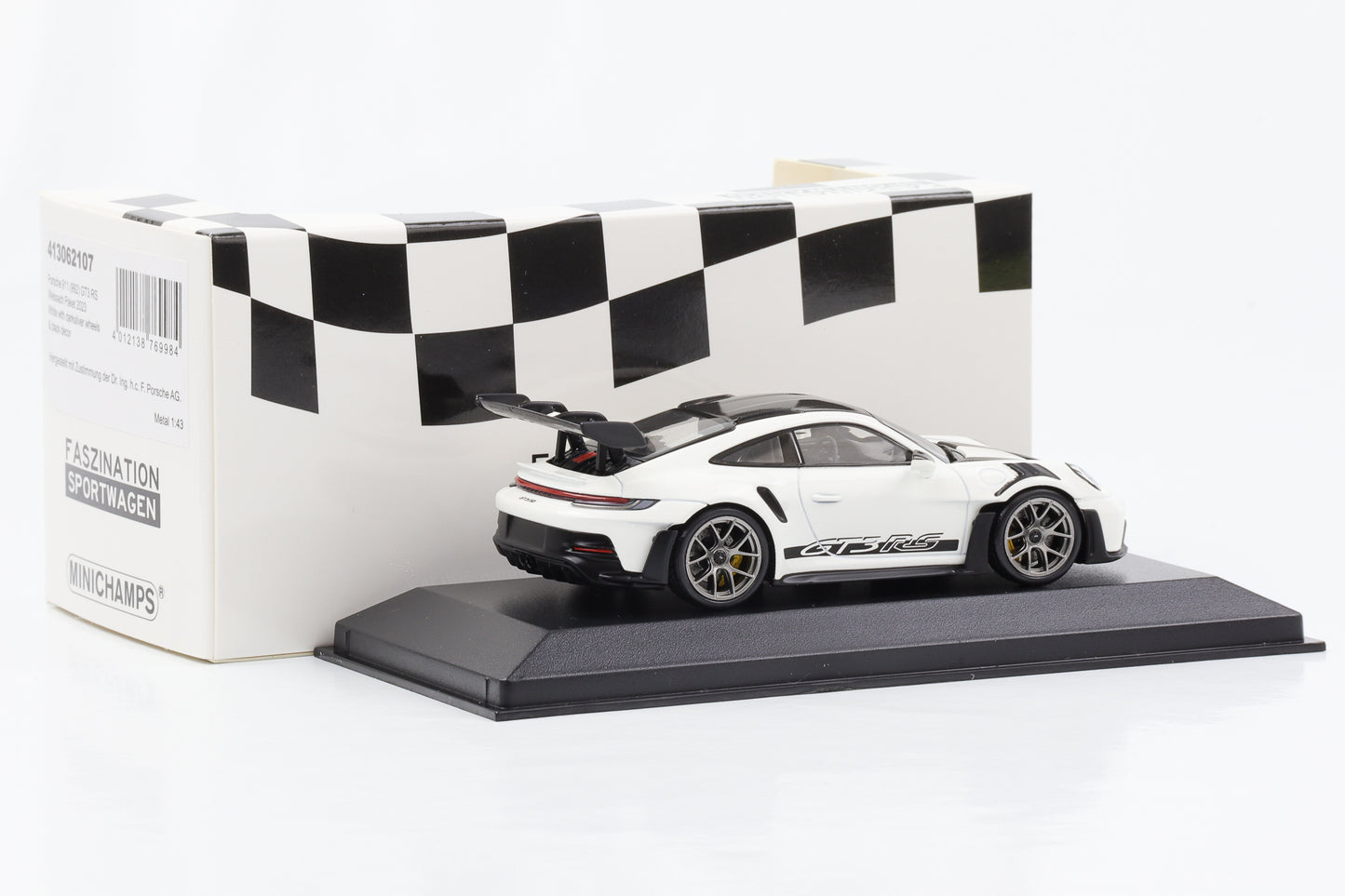 1:43 Porsche 911 992 GT3 RS 2023 white Weissach package Minichamps