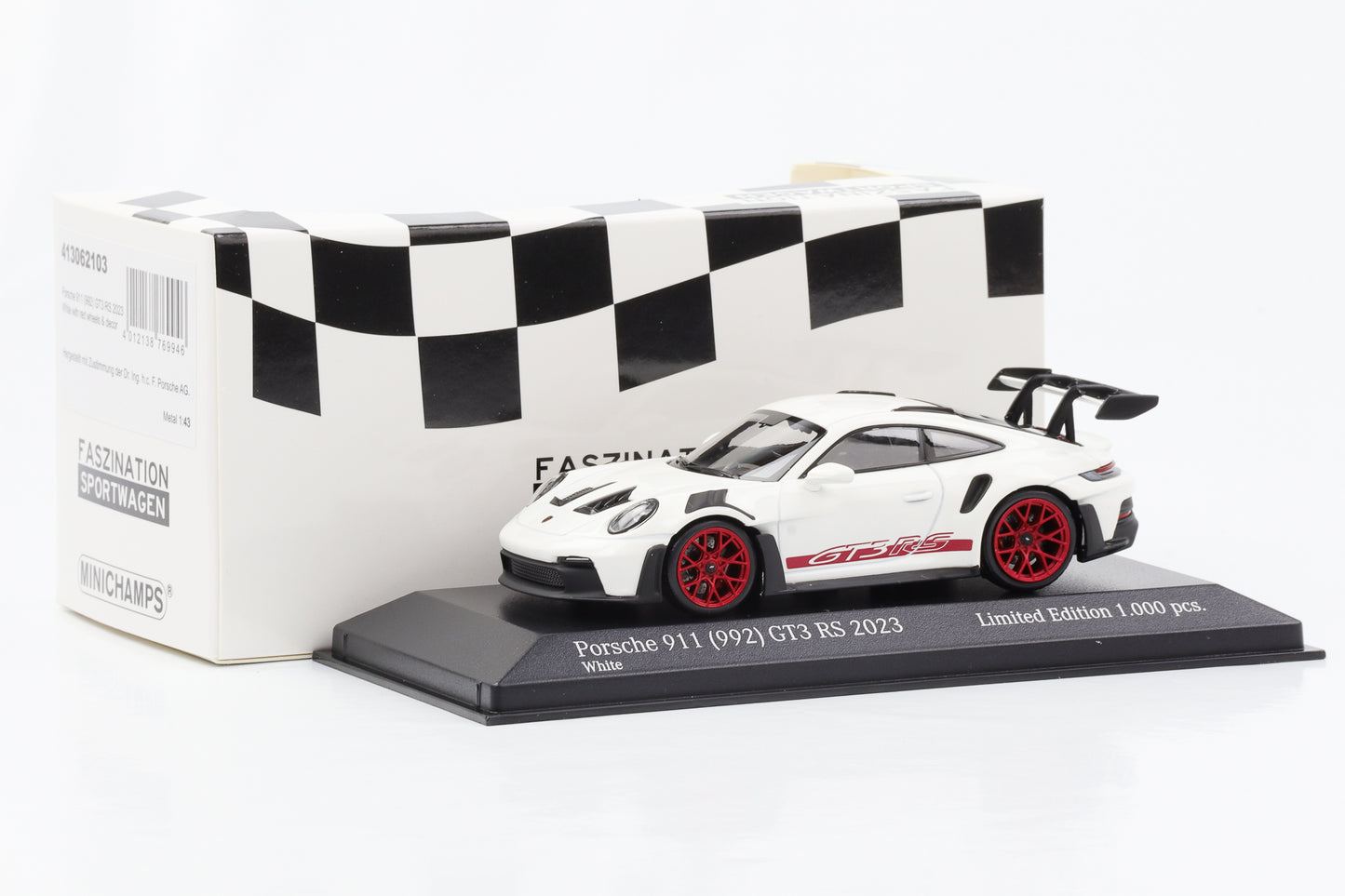 1:43 بورش 911 992 GT3 RS 2023 حواف بيضاء وحمراء حروف Minichamps