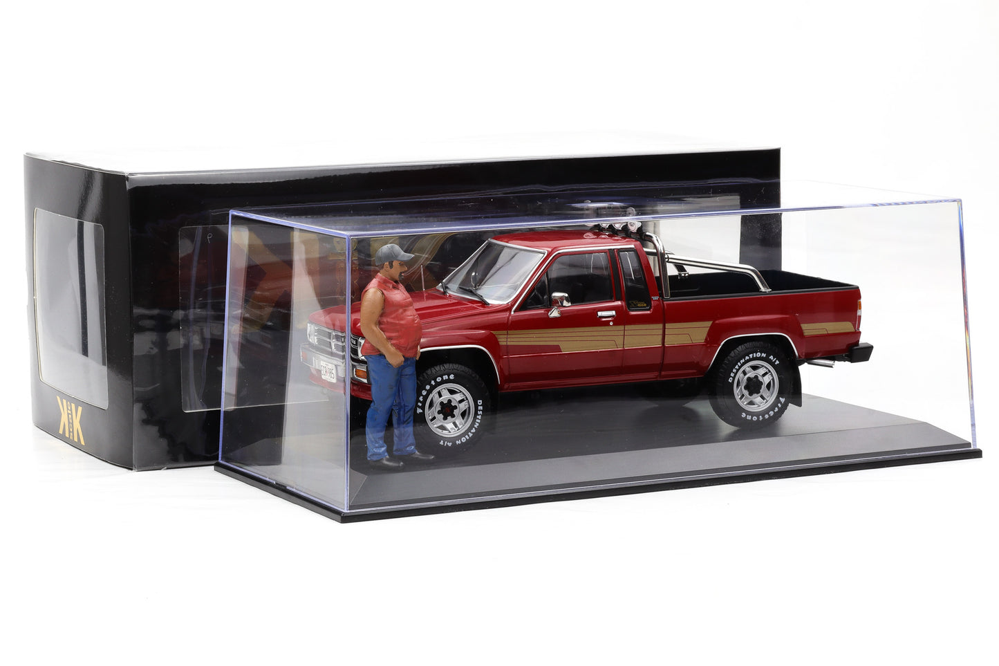 1:18 Toyota Hilux SR5 Truck Xtra Cab 4x4 1985 rot + Figur + Vitrine KK Scale
