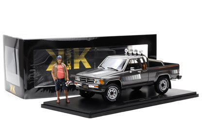 1:18 Toyota Hilux SR5 Truck Xtra Cab 4x4 1985 graumetallic + Figur KK Skale