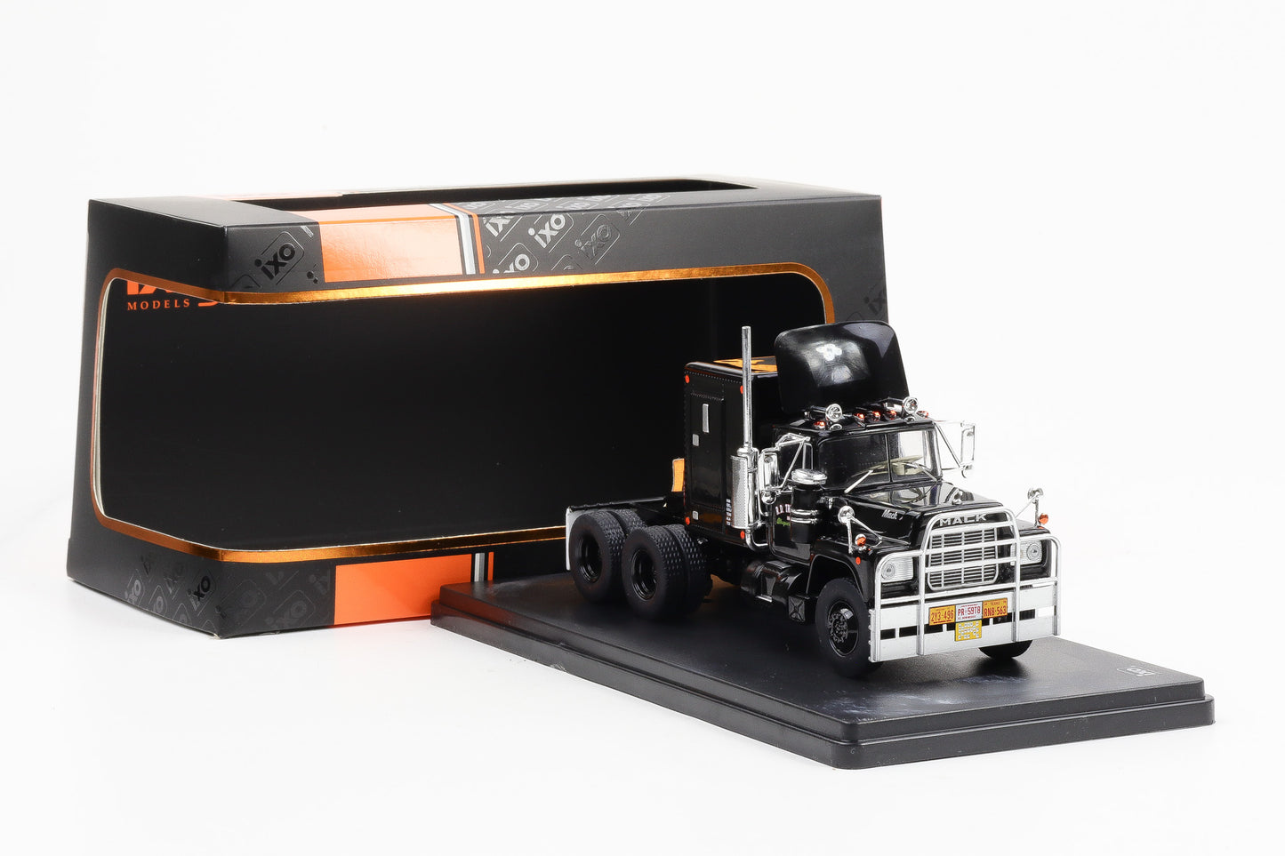 1:43 Mack Rubber Duck Movie Truck aus Convoy 1978 Kristofferson schwarz IXO