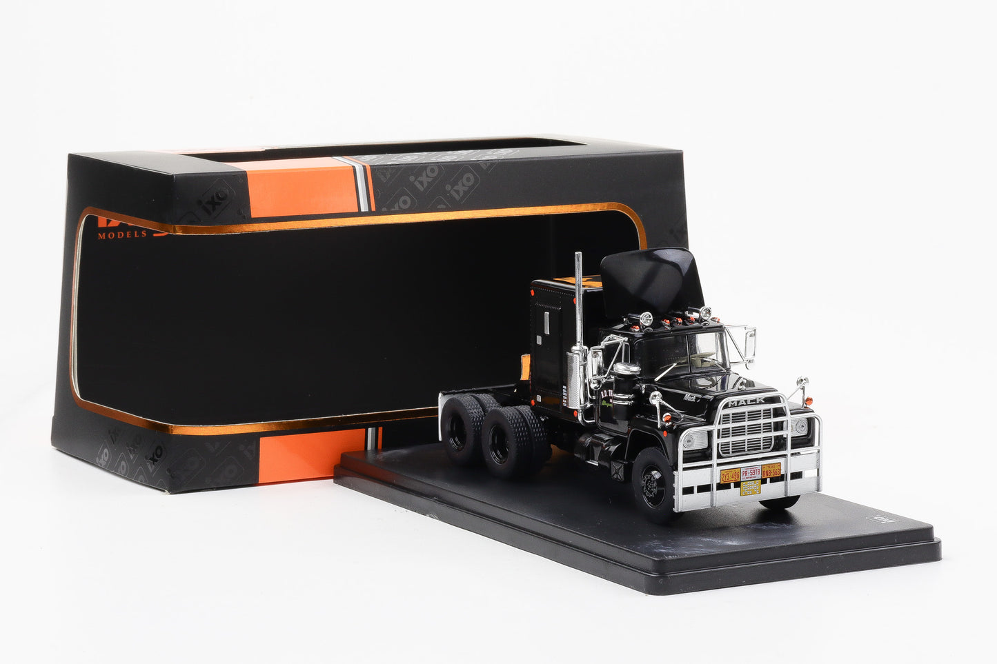 1:43 Mack Rubber Duck Movie Truck aus Convoy 1978 Kristofferson schwarz IXO