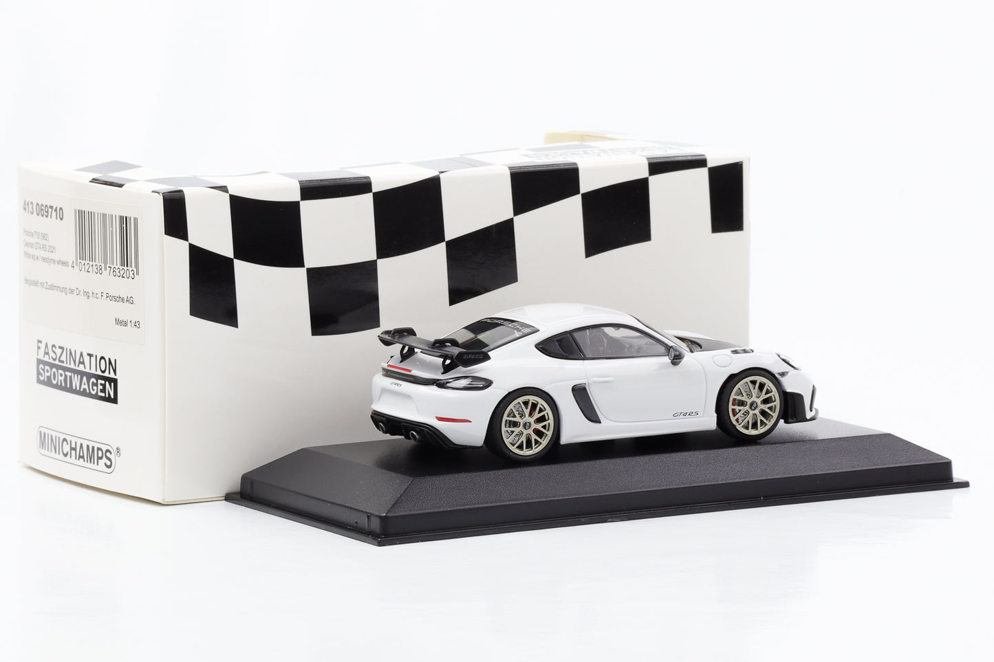 1:43 Porsche 718 982 Cayman GT4 RS 2021 weiss Minichamps