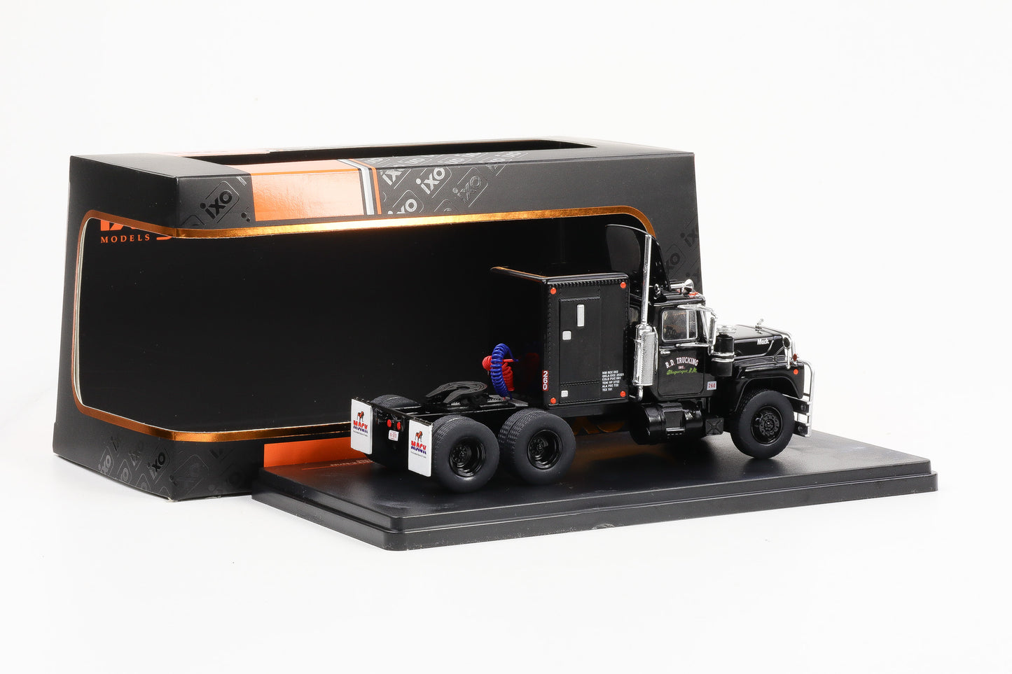 1:43 Mack Rubber Duck Movie Truck aus Convoy 1978 Kristofferson schwarz IXO