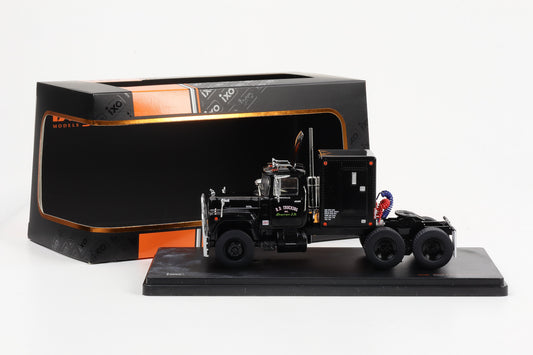 1:43 Mack Rubber Duck Movie Truck aus Convoy 1978 Kristofferson schwarz IXO